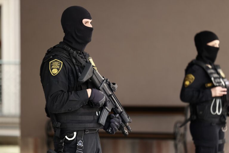 FUP uhapsio 15 osoba zbog korupcije u Autocestama FBiH, tri osobe nedostupne policiji
