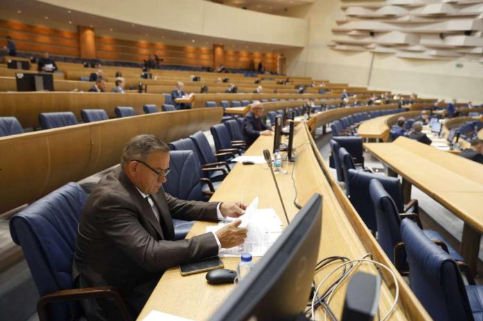 3f0b4551bebf51298618 (1)