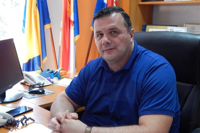 5ea735b910485bf0adf9